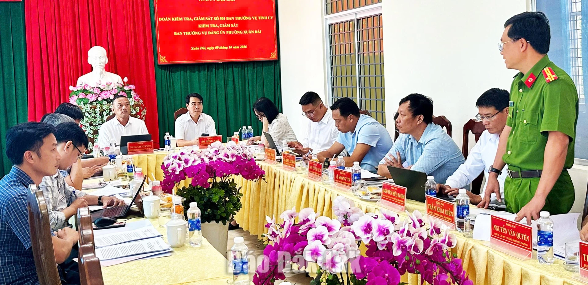 Quang cảnh buổi làm việc.