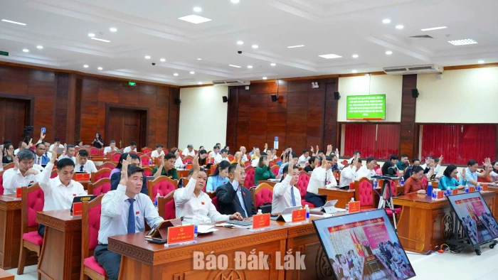 Thông qua 27 nghị quyết tháo gỡ điểm nghẽn, khơi thông nguồn lực