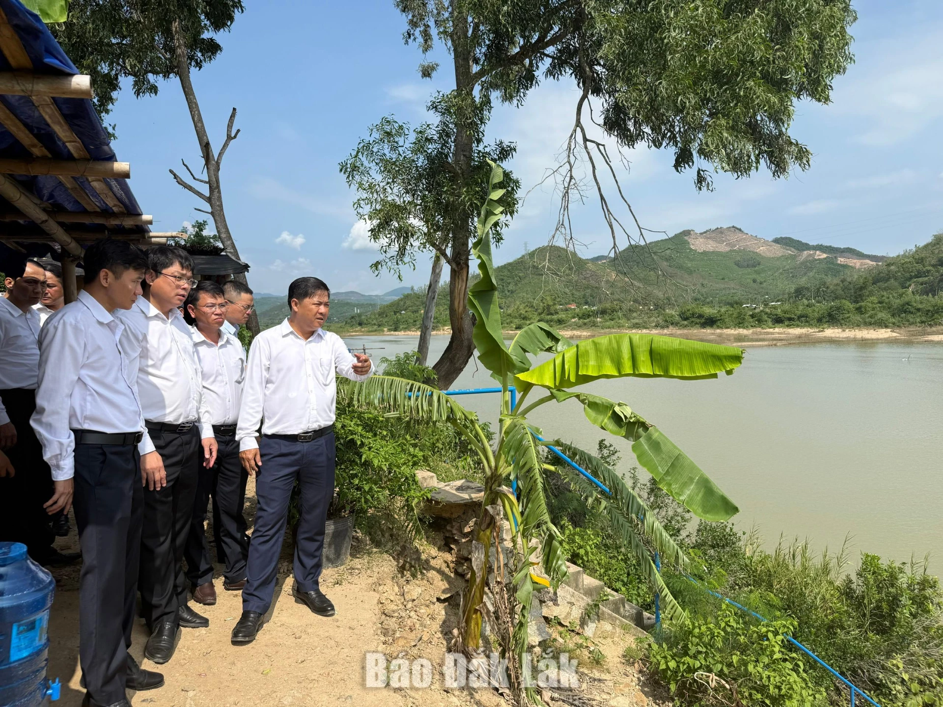 khu vực sạt lở gần Trạm Thủy văn Hà Bằng.