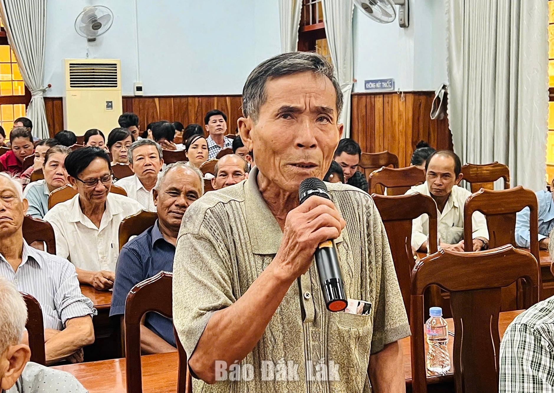 Người dân xã Sơn Hòa tham gia đóng góp ý kiến