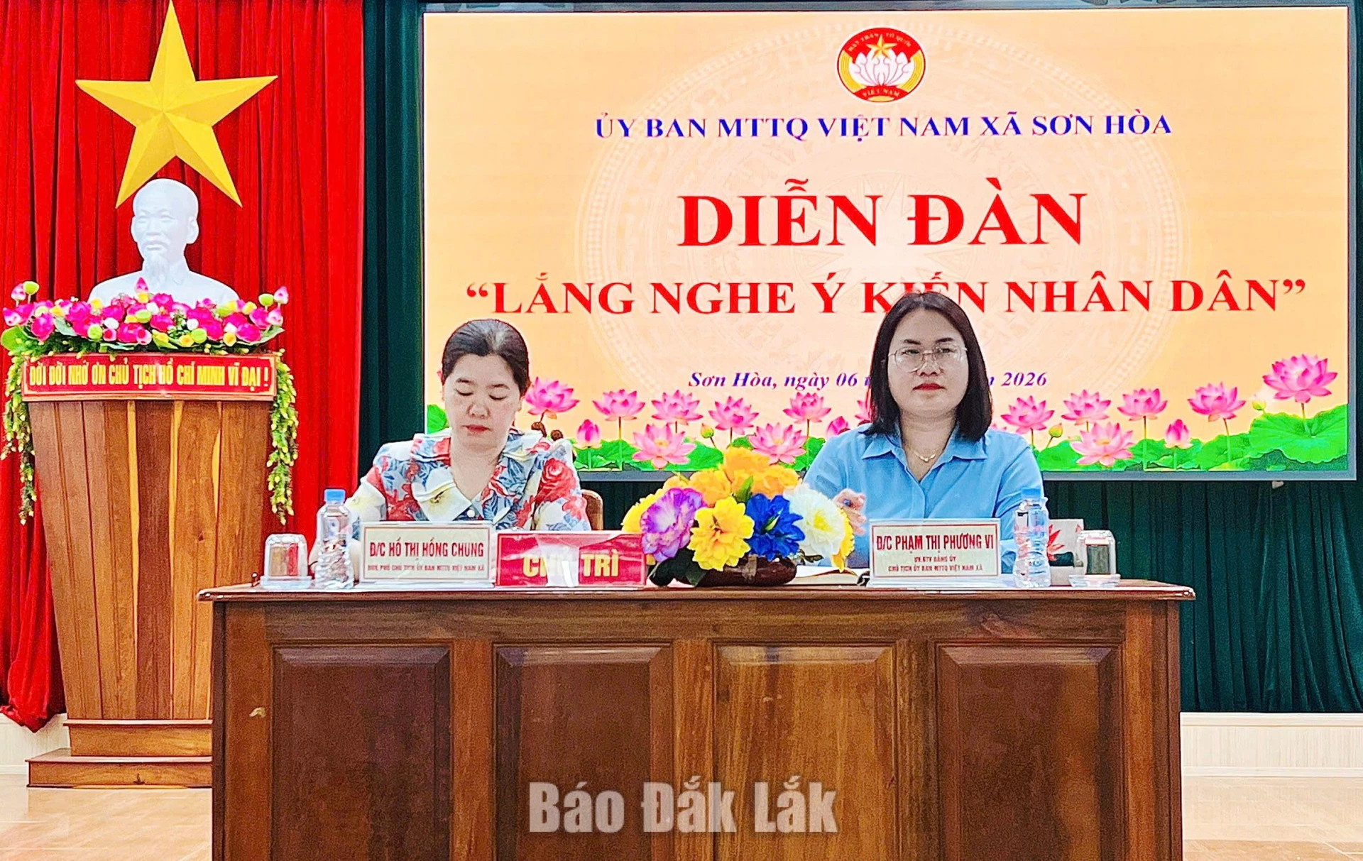Ủy ban MTTQ Việt Nam xã Sơn Hòa ghi nhận các ý kiến của người dân.