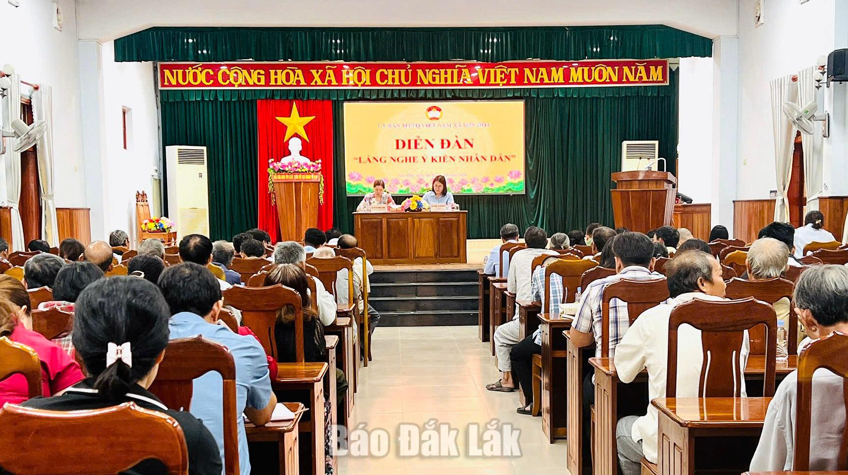 Nhiều người dân xã Sơn Hòa phán ánh kiến nghị để địa phương xử lý, hướng đến việc phát triển kinh tế, xã hội.