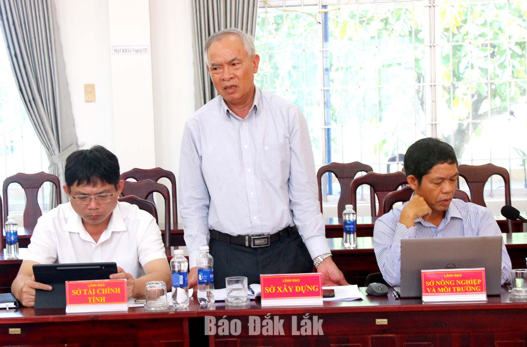 Phó Giám đốc Sở Xây dựng Nguyễn Tấn Chân phát biểu tại buổi làm việc.
