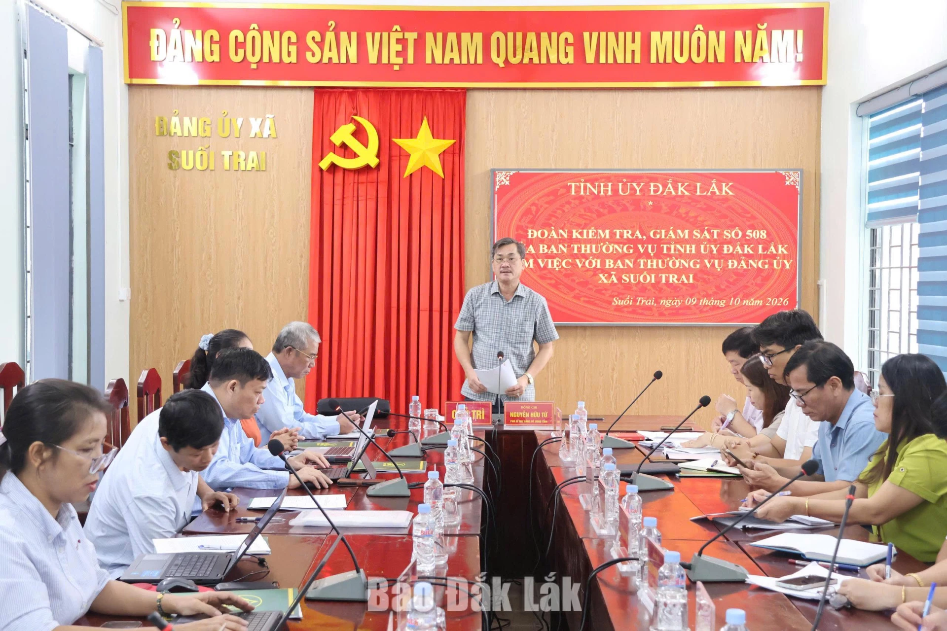 Ông Nguyễn Hữu Từ, Phó Bí thư Đảng ủy Ủy ban nhân dân tỉnh, Phó Trưởng đoàn chủ trì buổi làm việc tại xã Suối Trai.