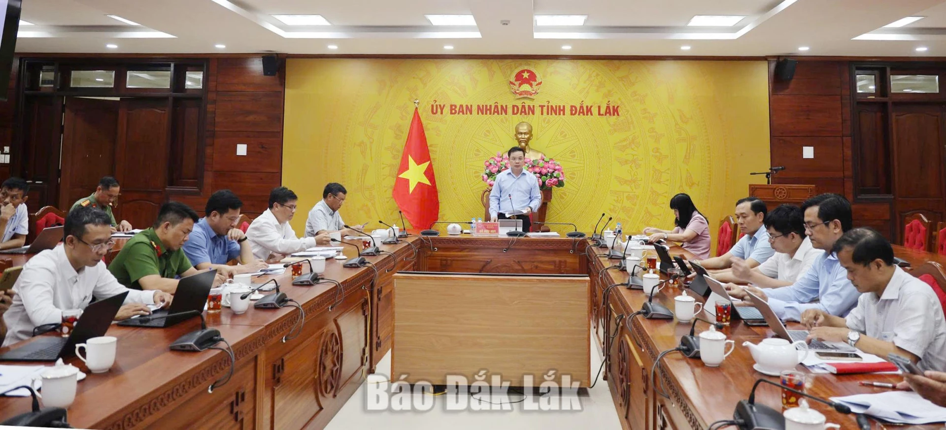 Lãnh đạo tỉnh Đắk Lắk chủ trì cuộc họp.
