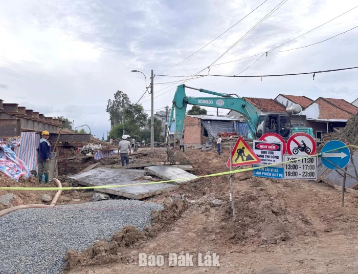 Thi công đường sắt qua xã Hòa Xuân: Cần bảo đảm an toàn giao thông