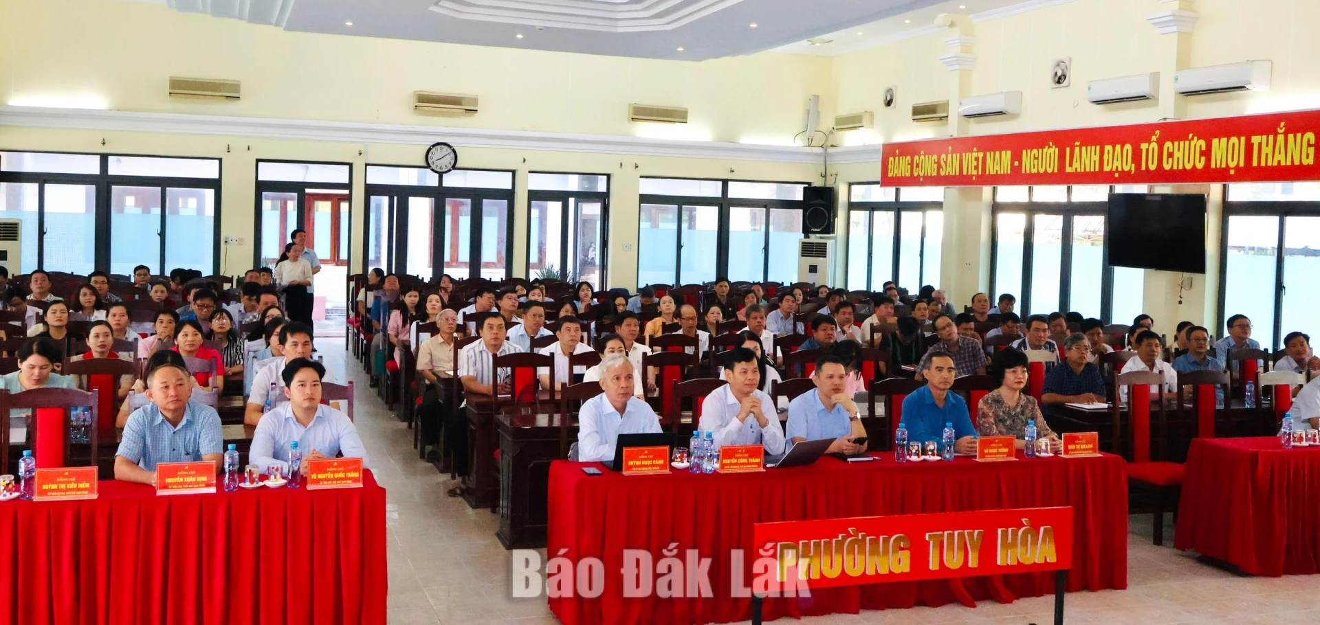 Các đại biểu dự hội nghị tại điểm cầu phường Tuy Hòa.