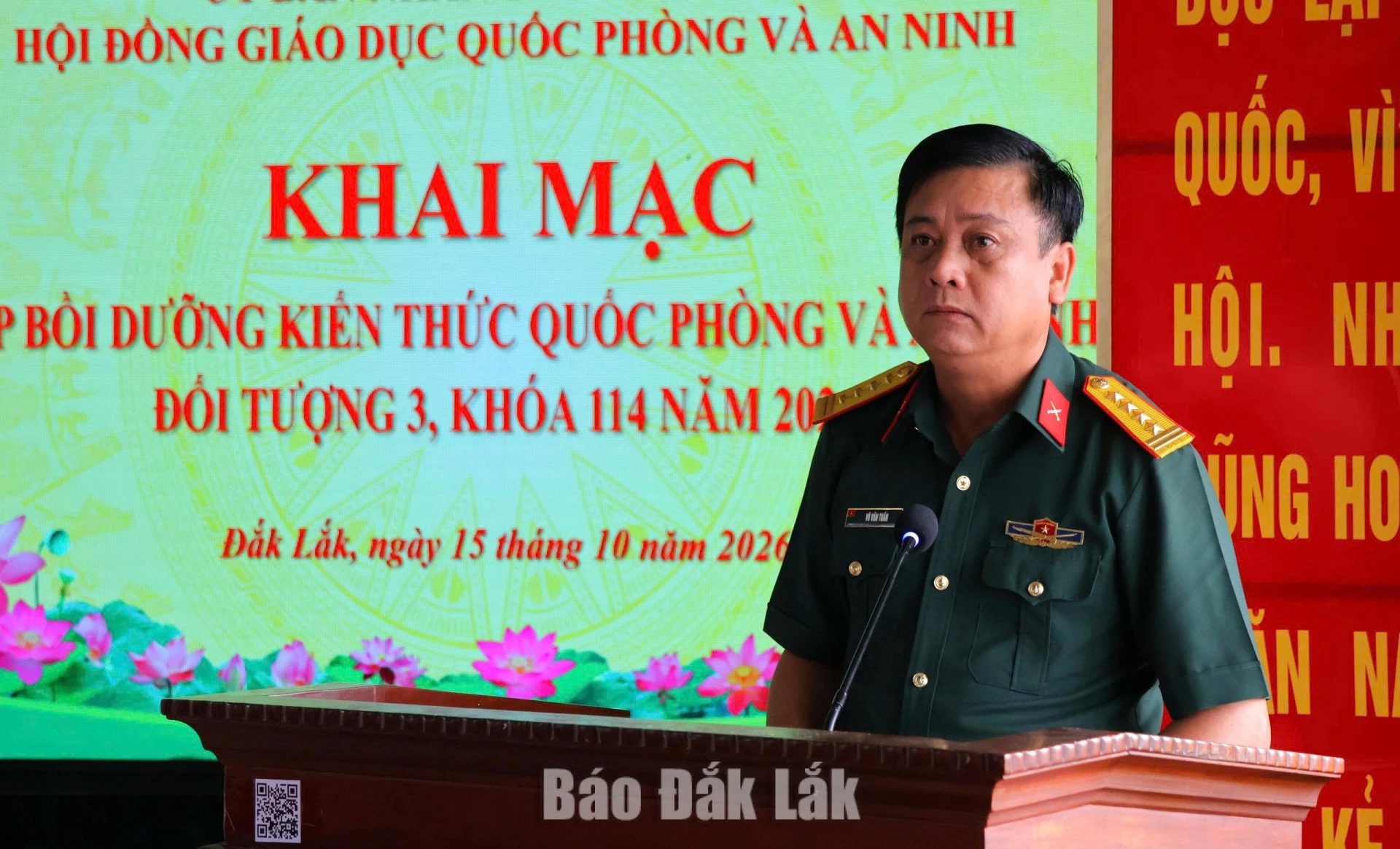 Đại tá Võ Văn Tuấn, Tỉnh ủy viên, Chính ủy Bộ Chỉ huy Quân sự tỉnh phát biểu khai mạc lớp bồi dưỡng.