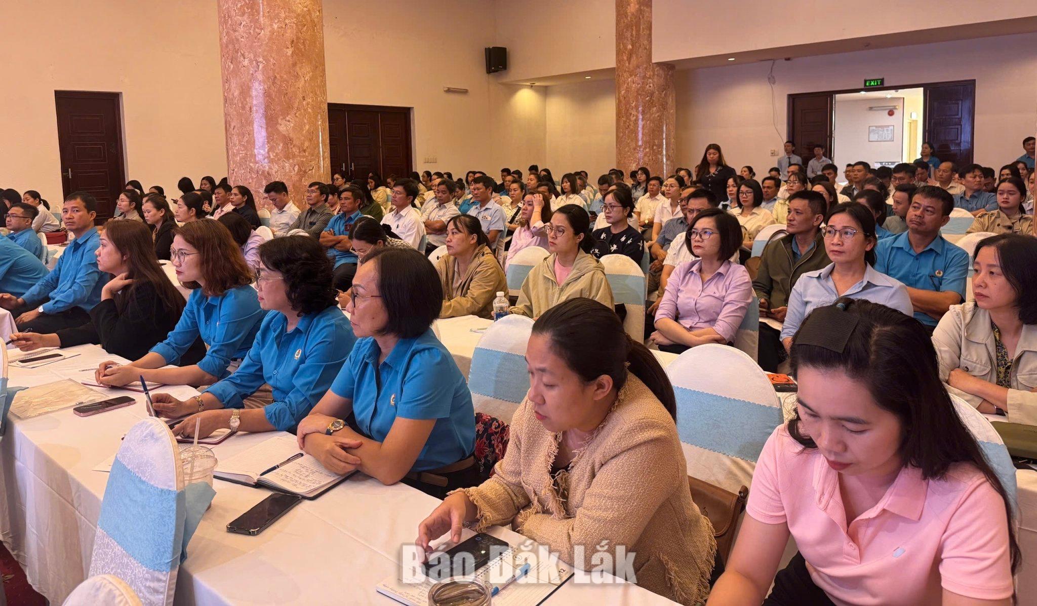 Các học viên tham gia lớp tập huấn.