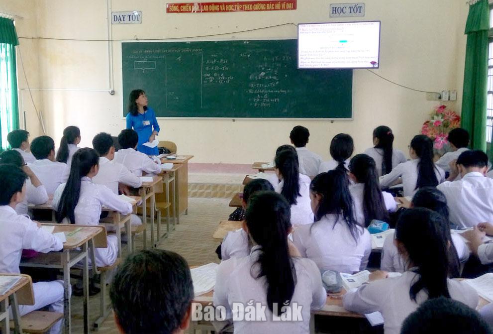 Tiết học của học sinh một trường THPT trên địa bàn tỉnh Đắk Lắk. Ảnh: Châu Linh