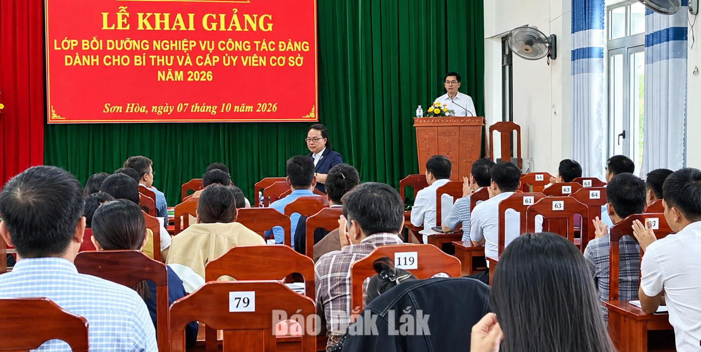 Trung tâm Chính trị Sơn Hòa tổ chức khai giảng lớp bồi dưỡng nghiệp vụ công tác Đảng năm 2026.