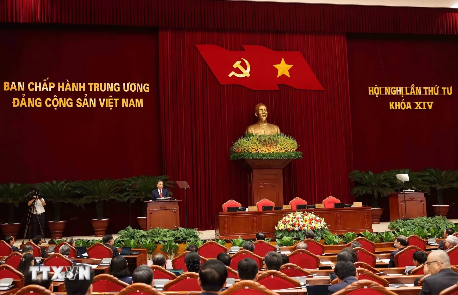 Tổng Bí thư, Chủ tịch nước Tô Lâm phát biểu bế mạc Hội nghị lần thứ tư Ban Chấp hành Trung ương Đảng khóa XIV. Ảnh: TTXVN