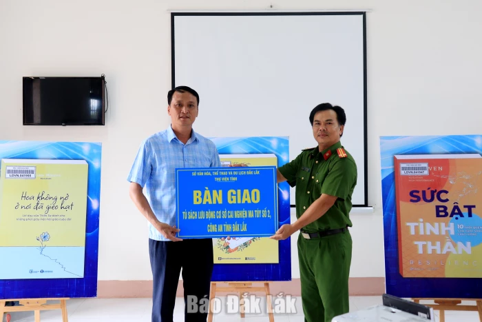 Ra mắt tủ sách lưu động tại Cơ sở cai nghiện ma túy số 2