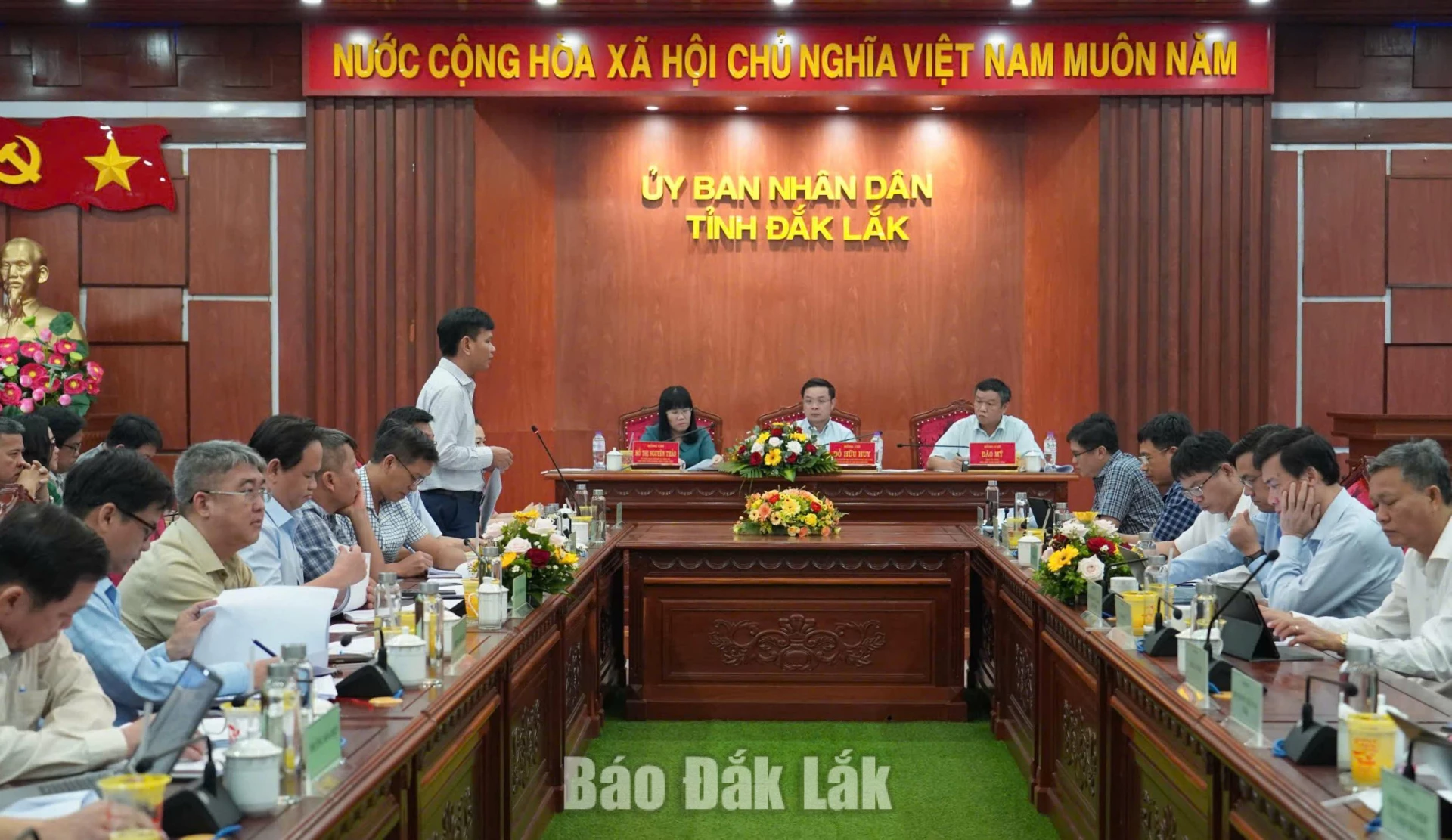 Quang cảnh buổi làm việc. 
