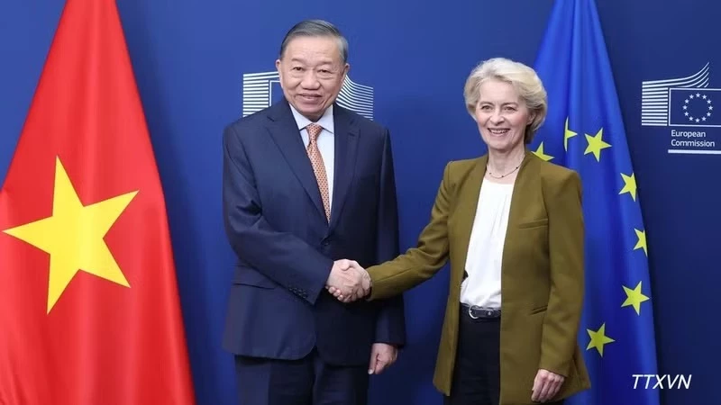General Secretary of the Communist Party of Viet Nam Central Committee and President To Lam (L) meets with President of the European Commission (EC) Ursula von der Leyen in Brussels on October 22. (Photo: VNA)