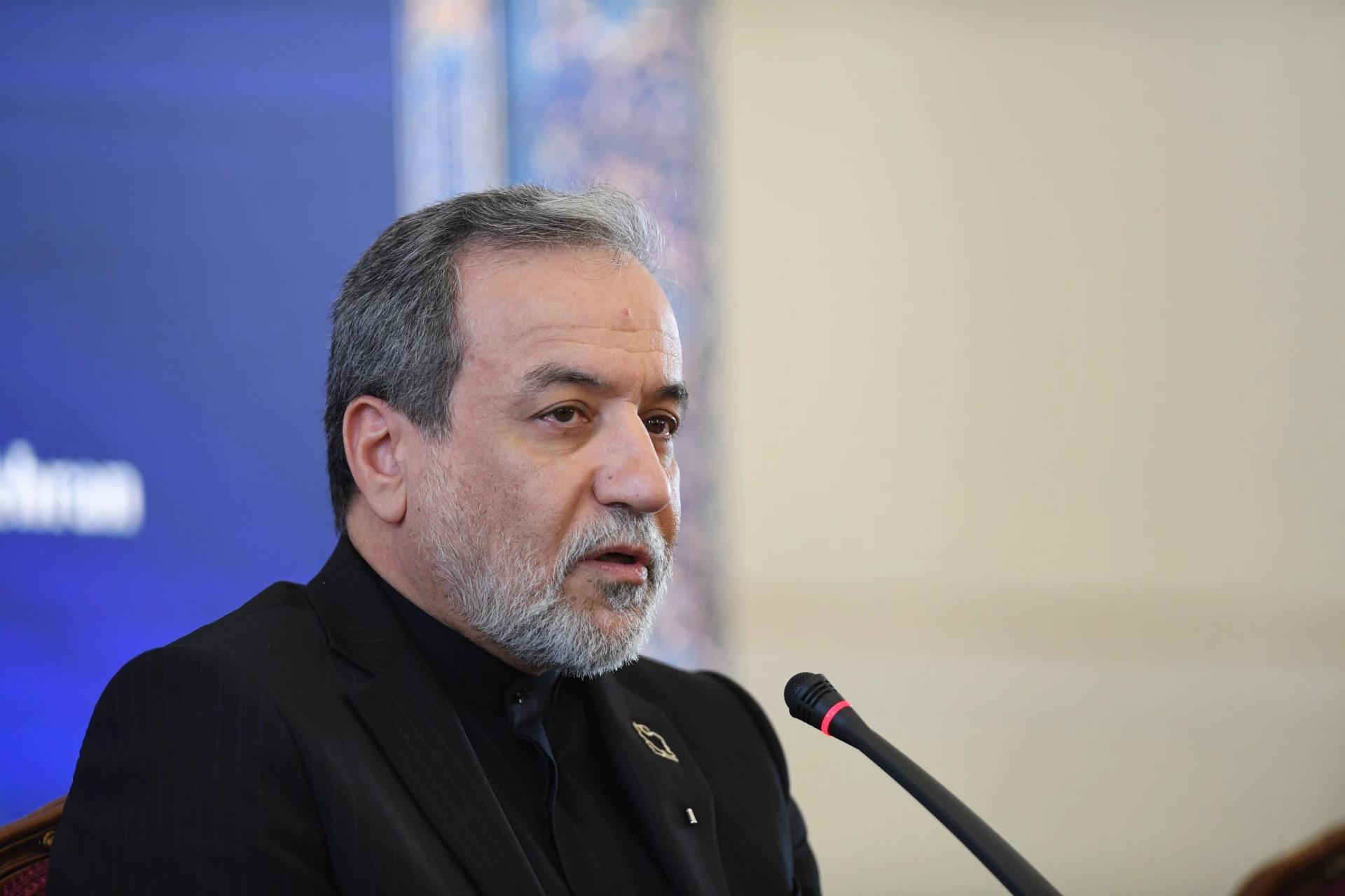 Ngoại trưởng Iran Abbas Araghchi phát biểu tại thủ đô Tehran. Ảnh: THX/TTXVN