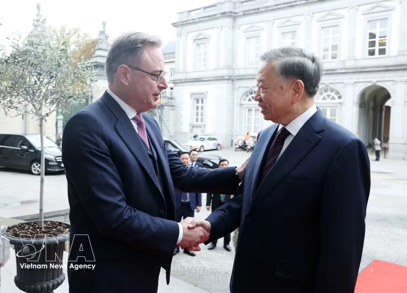 Belgian Prime Minister Bart De Wever welcomes General Secretary of the Communist Party of Vietnam Central Committee and President To Lam. (Photo: VNA)