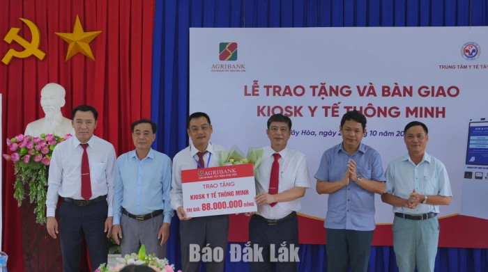 Agribank Chi nhánh Phú Yên hỗ trợ kiosk y tế cho xã Tây Hòa