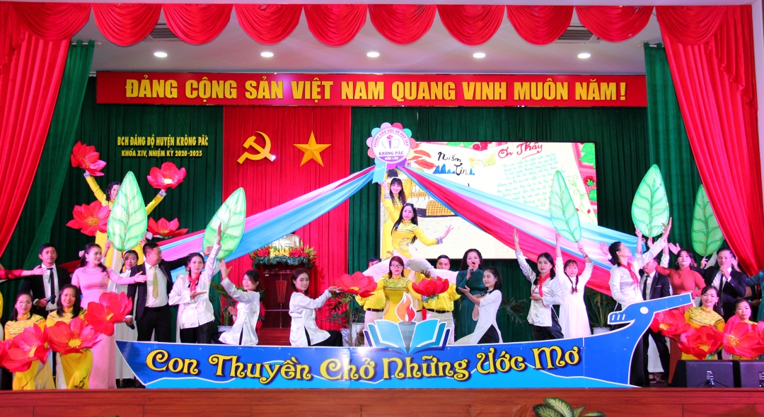 Huyện Krông Pắc: Gặp mặt kỷ niệm 41 năm Ngày Nhà giáo Việt Nam