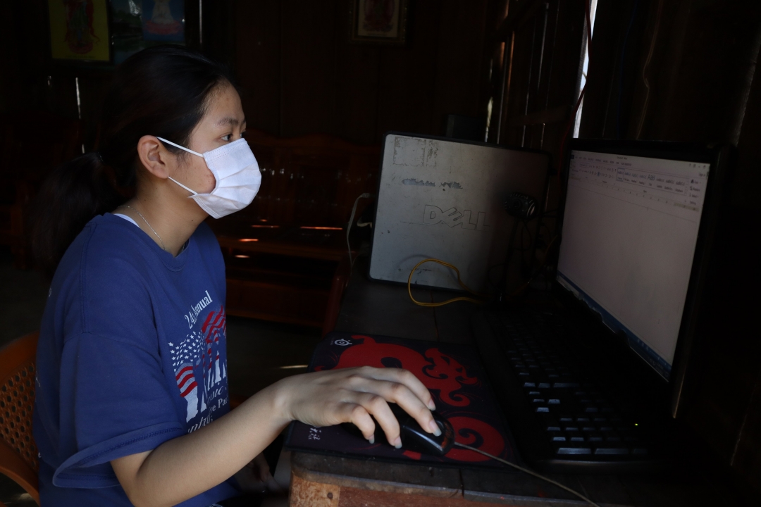Một học sinh tại xã Ea Rốk, huyện ea Súp vay vốn mua máy tính theo Quyết định số 23/2021/QĐ-TTg, ngày 7/7/2021 của Thủ tướng Chính phủ về thực hiện các chính sách hỗ trợ người dân gặp khó khăn do đại dịch COVID-19