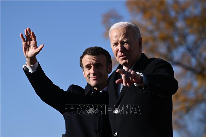 Tổng thống Mỹ Joe Biden (trái) và Tổng thống Pháp Emmanuel Macron (phải) tại cuộc gặp ở Washington, DC, Mỹ, ngày 1/12/2022. Ảnh: AFP/TTXVN