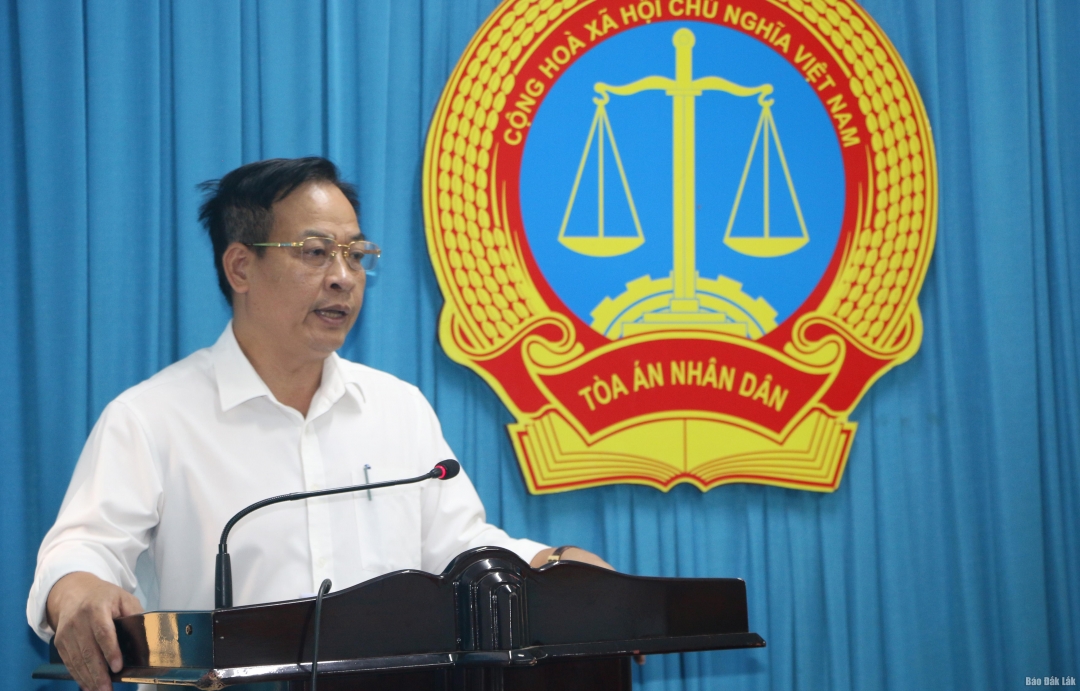 Phó Chánh án TAND tỉnh Trịnh Văn Toàn phát biểu chỉ đạo hội nghị.