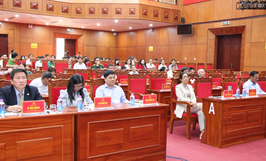 Các đại biểu tham dự Hội nghị tại điểm cầu Tỉnh ủy.