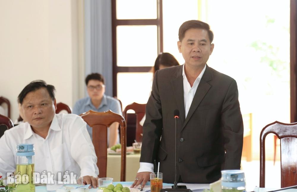 Chủ tịch UBND huyện Cư Kuin Võ Tấn Huy đề xuất một số nội dung với Đoàn công tác.