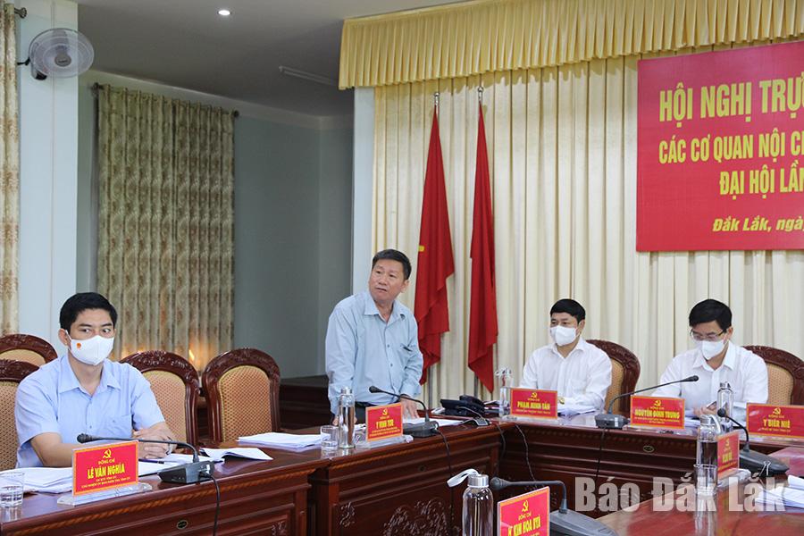 Đại diện lãnh đạo Ủy ban Kiểm tra Tỉnh ủy Đắk Lắk tham luận tại hội nghị. 