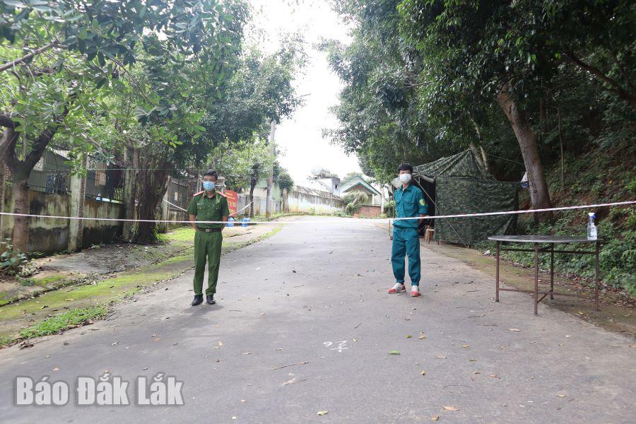 Lực lượng làm nhiệm vụ tại Khu cách ly tập trung cấp huyện tại thị trấn Liên Sơn, huyện Lắk.