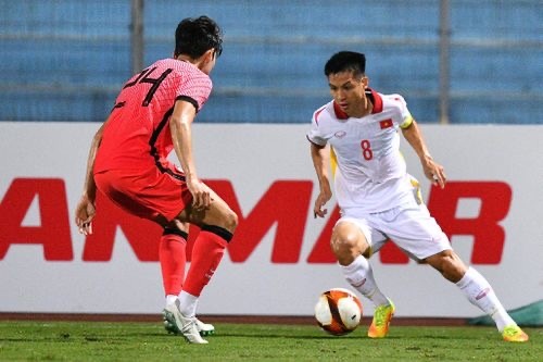 Tiền vệ Hùng Dũng (số 8) có sức ảnh hưởng lớn đến tuyển U23 Việt Nam. Ảnh: Thạch Thảo
