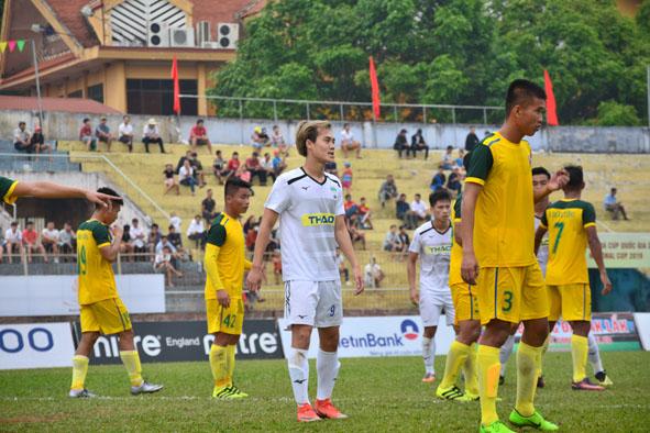 Tiền đạo số 9 Nguyễn Văn Toàn của Hoàng Anh Gia Lai trong trận đấu gặp Câu lạc bộ bóng đá Đắk Lắk tiếp tục có tên trong danh sách sang 