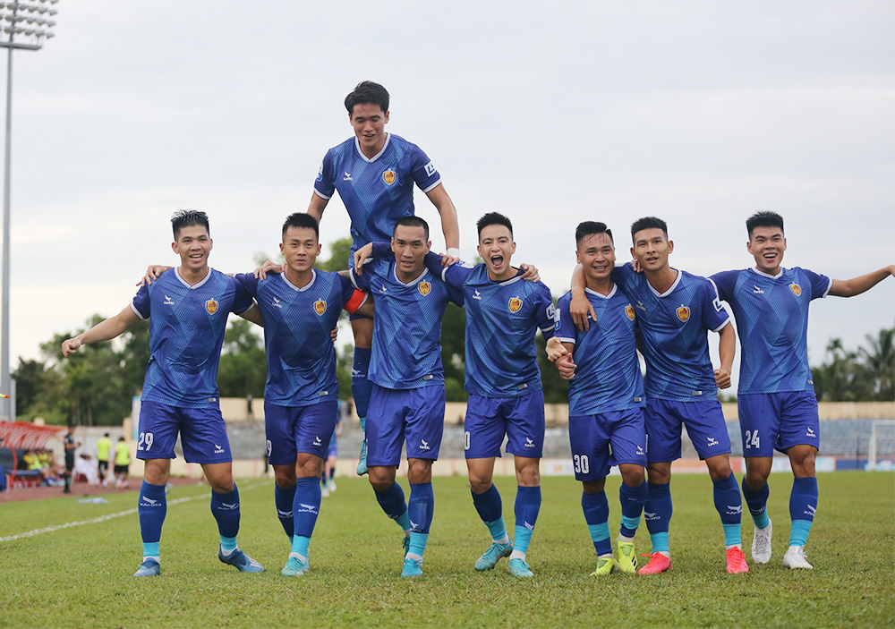 Các cầu thủ Quảng Nam có chiến thắng ngọt ngào 3-0 trước Đắk Lắk. Ảnh: VPF