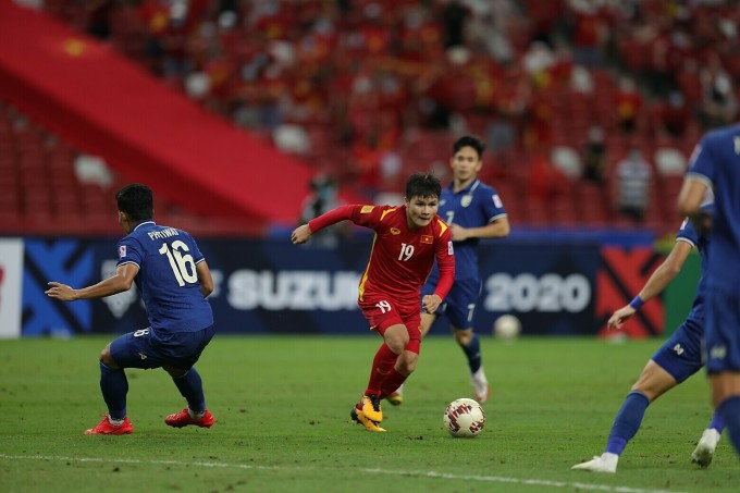 Xà ngang và cột dọc từ chối 2 bàn thắng của Quang Hải trong trận đấu gặp Thái Lan. Ảnh: Leo Shengwei
