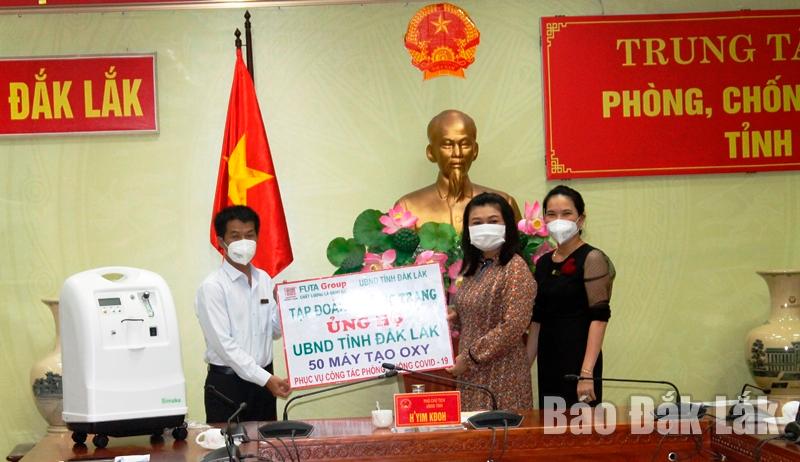 Công ty Cổ phần xe khách Phương Trang hỗ trợ tỉnh Đắk Lắk 50 máy tạo oxy