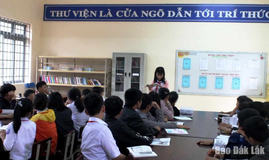 Học sinh trên địa bàn thị xã Buôn Hồ tham gia một tiết học tại thư viện