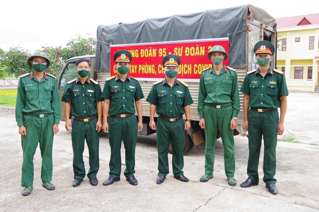 Trung đoàn 95 chuẩn bị vận chuyển nhu yếu phẩm hỗ trợ huyện Cư Kuin phòng dịch COVID-19

