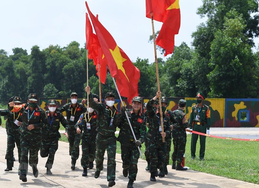 Đội tuyển Việt Nam ăn mừng chiến thắng sau khi hoàn thành giai đoạn thi đấu thứ 4 . Ảnh: TTXVN