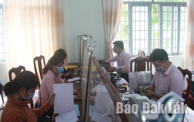 Hoạt động giao dịch tại Phòng giao dịch Ngân hàng Chính sách xã hội huyện Ea Kar
