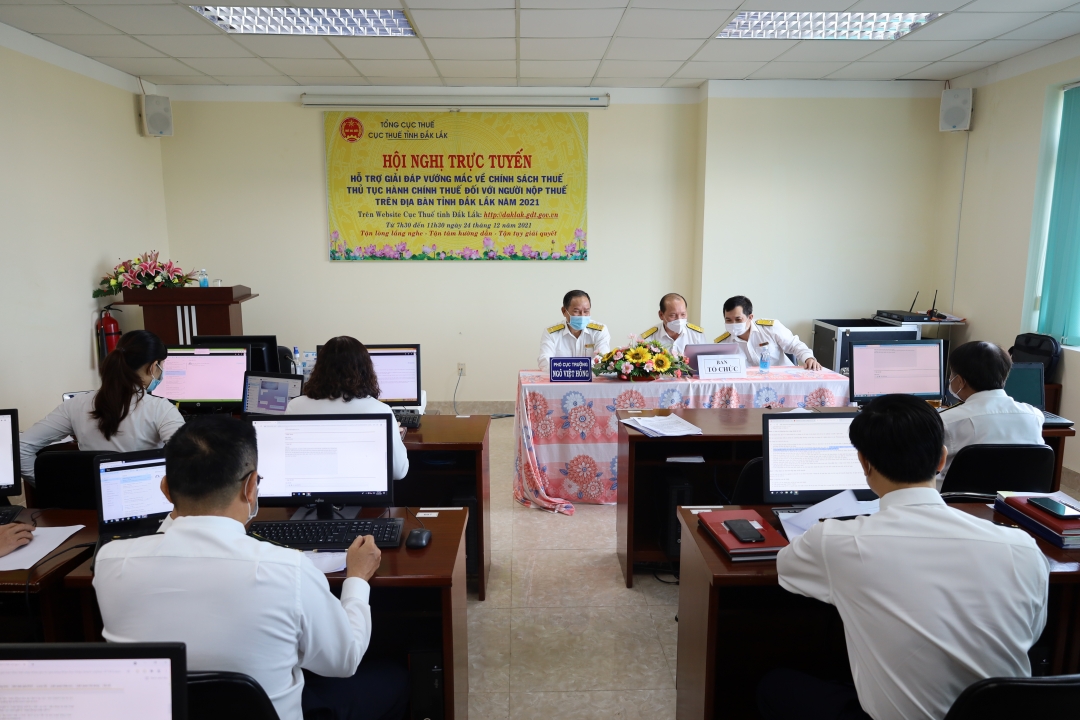 Lãnh đạo và các đơn vị chuyên môn của Cục Thuế Đắk Lắk ghi nhận và giải đáp những kiến nghị của người nộp thuế
