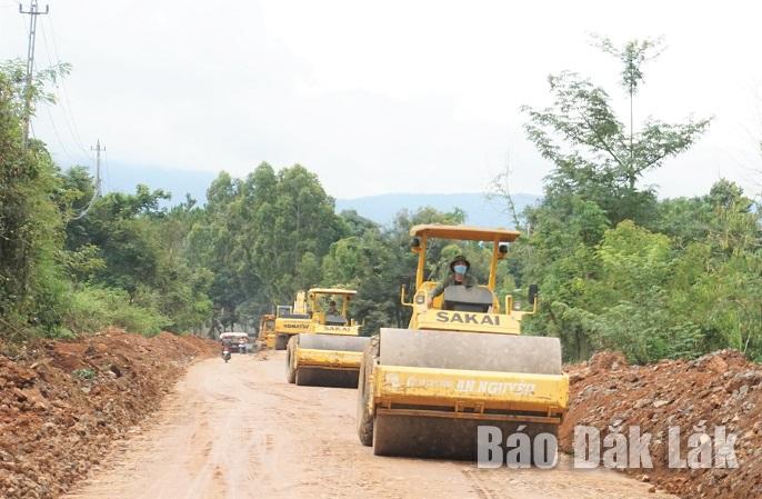 Thi công xây dựng Dự án cải tạo, nâng cấp Tỉnh lộ 9 (đoạn qua huyện Krông Bông). (Ảnh minh họa)