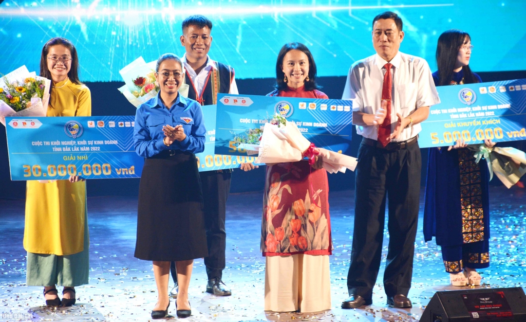 thí sinh Chu Thị Lan (huyện Krông Pắk) xuất sắc đạt giải Nhất cuộc thi