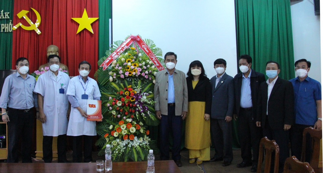 Tiến sĩ, bác sĩ Châu Đương, Giám đốc Bệnh viện Lao và bệnh phổi tỉnh 