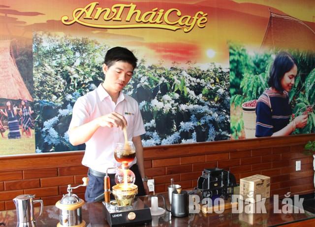 Trải nghiệm một kiểu pha cà phê độc đáo tại Công ty Cổ phần Đầu tư và Phát triển An Thái