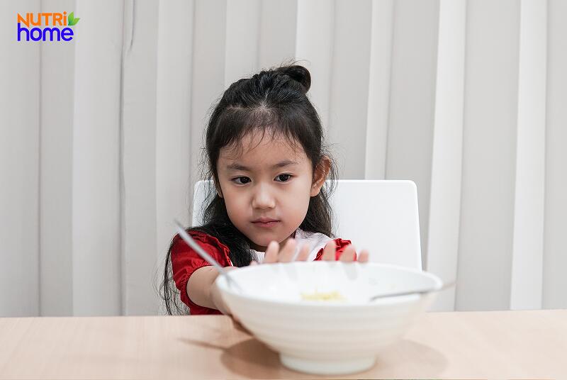 Biếng ăn ở trẻ là tình trạng gây mệt mỏi, chán nản ở trẻ và người lớn. Ảnh internet