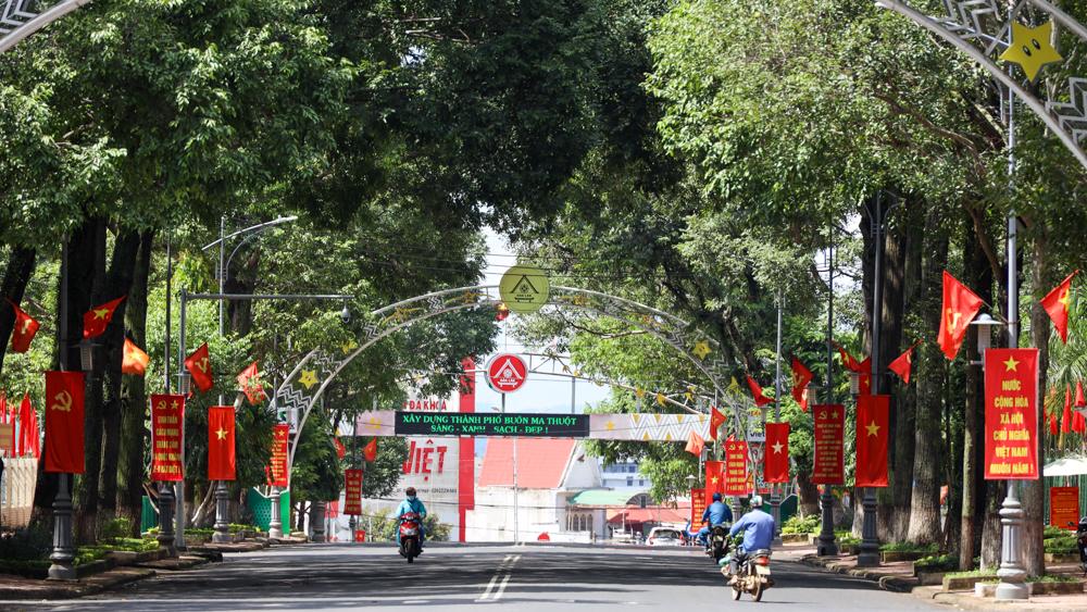 Thực hiện nghiêm Chỉ thị 16 của Thủ tướng Chính phủ, người dân TP. Buôn Ma Thuột vẫn trang hoàng đường phố để chào mừng

Kỷ niệm 76 năm ngày Quốc khánh nước Cộng hòa xã hội chủ nghĩa Việt Nam (2-9-1945 – 2-9-2021)