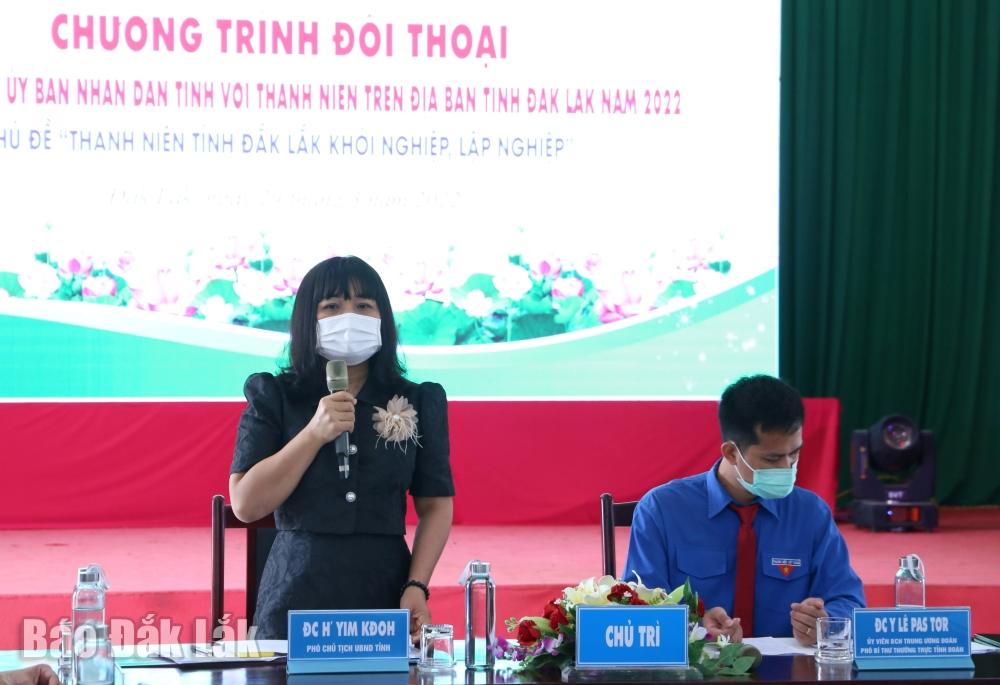 Phó Chủ tịch UBND tỉnh HYIm Kđoh phát biểu tại buổi đối thoại.