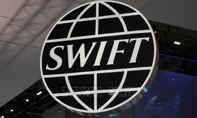 Biểu tượng hệ thống thanh toán toàn cầu SWIFT tại hội nghị tài chính ngân hàng ở Toronto, Canada. Ảnh: Reuters/TTXVN
