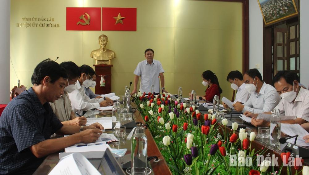 Phó Chủ tịch HĐND tỉnh Trần Phú Hùng chủ trì buổi làm việc.