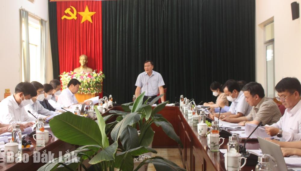 Phó Chủ tịch HĐND tỉnh Trần Phú Hùng chủ trì buổi làm việc.